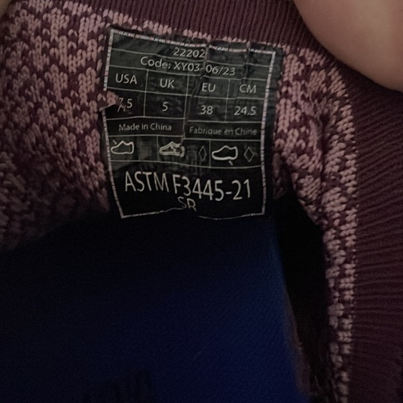 Purple Non-slip shoes - Picture 4 of 4